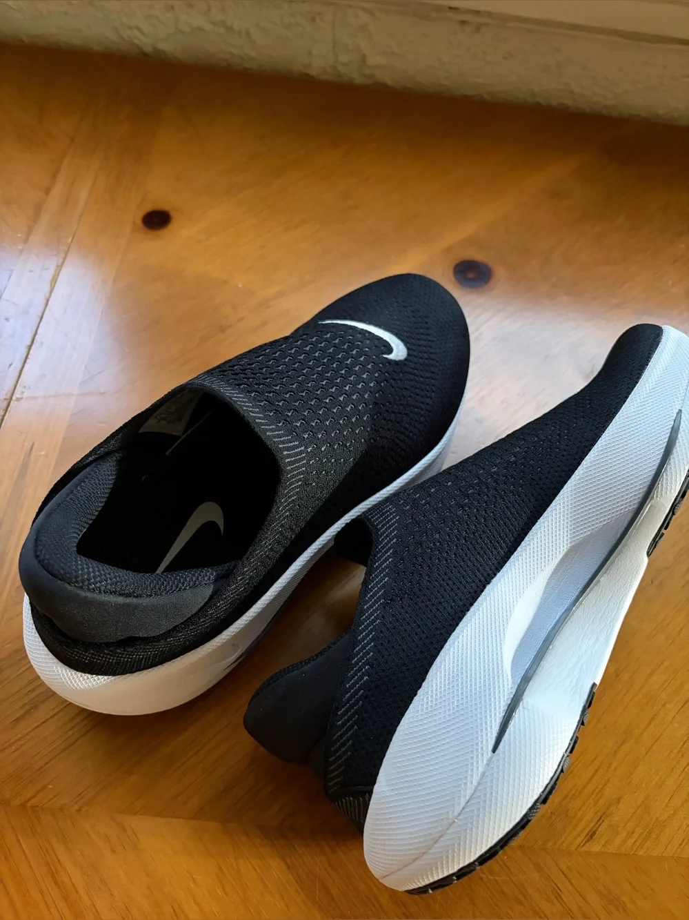 Nike Reyna EasyOn Slip On Trainers Black White Women